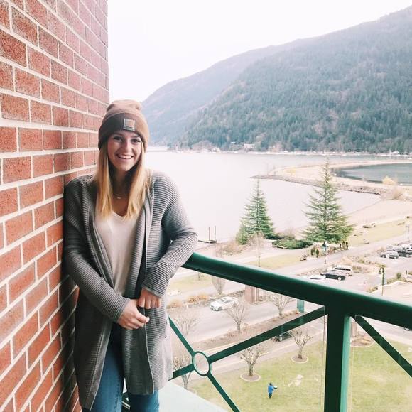 Meet your Posher, Jessica - Picture 1 of 1